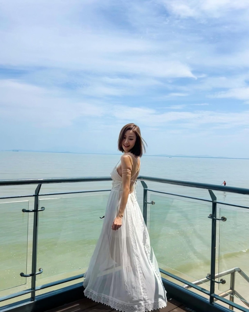 朱智賢真空上陣，見到條裙離曬罩。