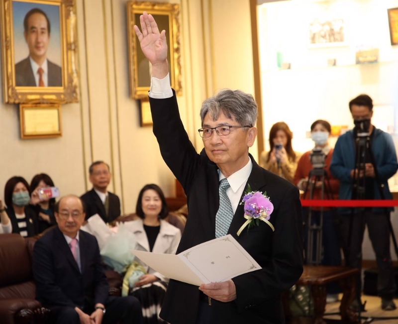 王正旭(中) 王正旭(中)