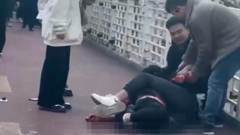 兩人均被警方控制 兩人均被警方控制