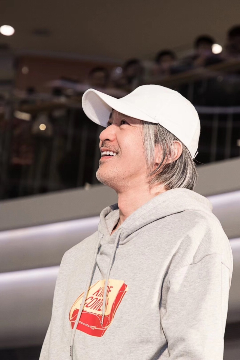 現年61歲的周星馳近年退居幕后。