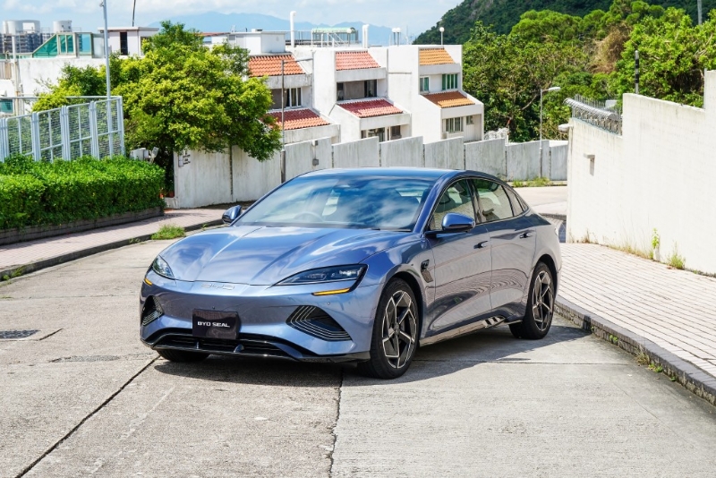 BYD Seal雙馬達四驅頂級版擁有5304ps馬力和670Nm扭力，續航力高達520km。