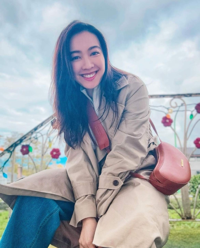 準媽媽朱千雪以干濕褳配襯牛仔褲 準媽媽朱千雪以干濕褳配襯牛仔褲