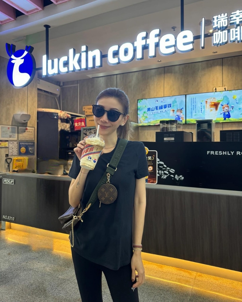 區文詩4日于IG上載深圳一日游照。