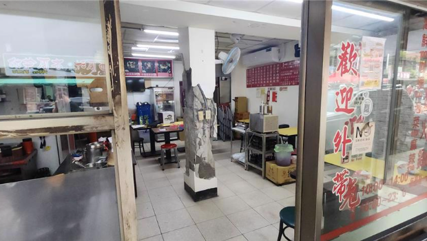 臺北市萬華區南機場整宅3日歷經強震后，出現樓梯斷裂、墻壁破損、鋼筋外露的情況