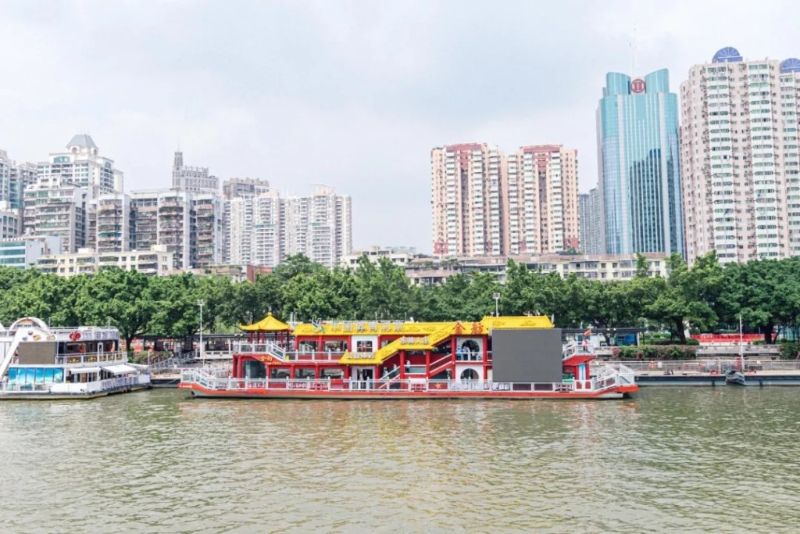 大沙頭碼頭店的“金舫號”只提供登船飲茶，注意船不開動。
