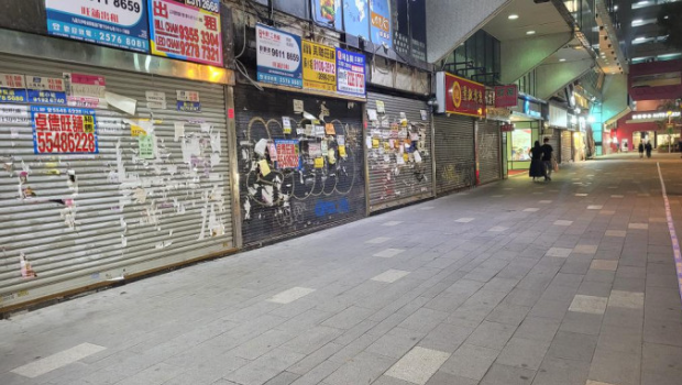 “全港店鋪執笠結業消息關注組”爆紅 “全港店鋪執笠結業消息關注組”爆紅