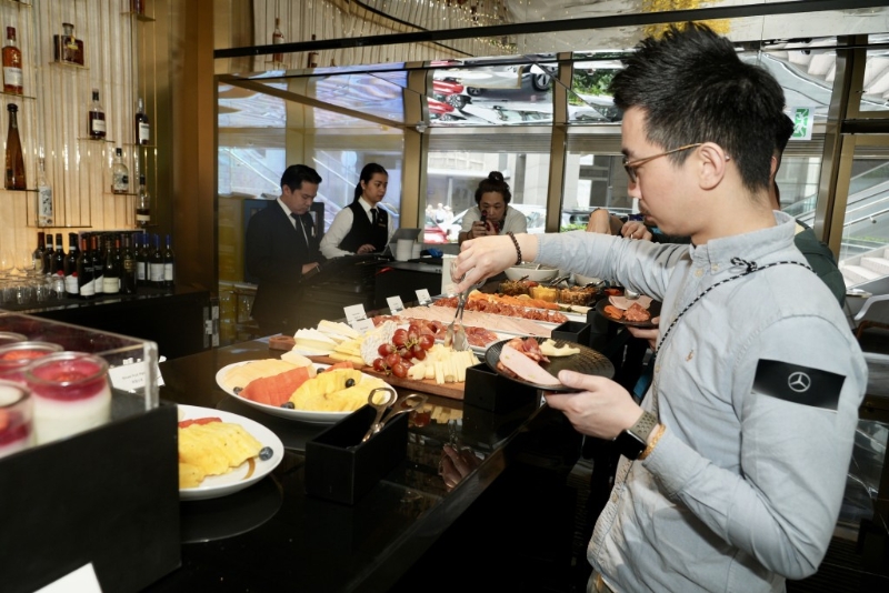 參加活動者可在舒適的環境嘆早餐、品嘗咖啡，與同場好友分享車經。