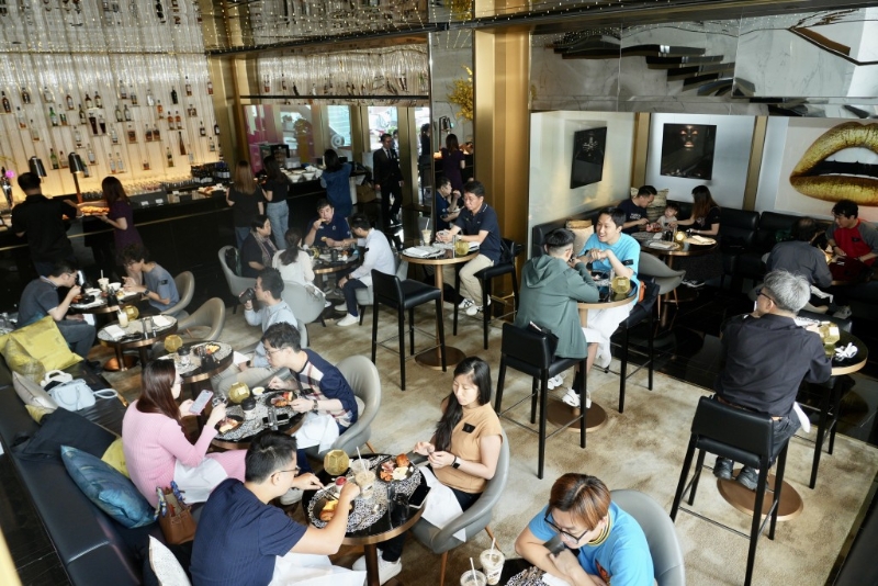 讀者更可在舒適的環境嘆早餐、品嘗咖啡，與同場好友分享車經。