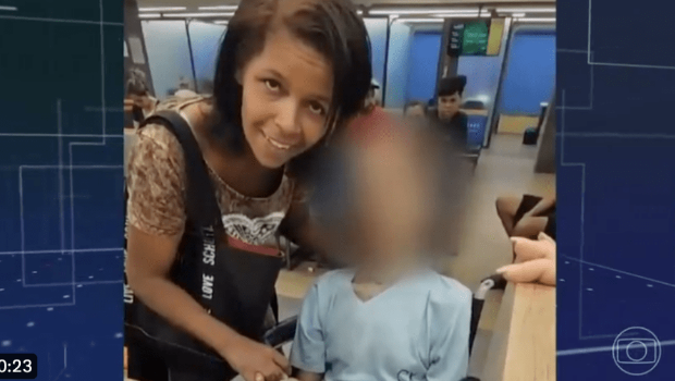 女子推叔叔到銀行辦貸款4 女子推叔叔到銀行辦貸款4