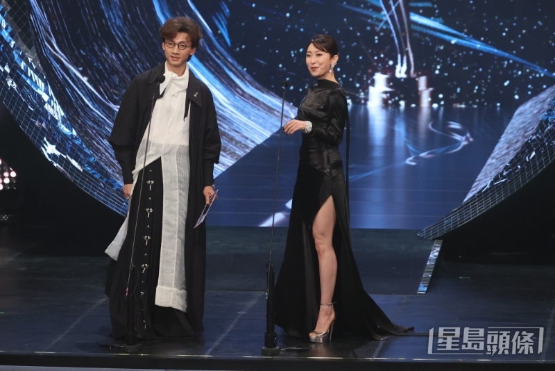 周家怡與陳湛文頒發最佳美術指導。