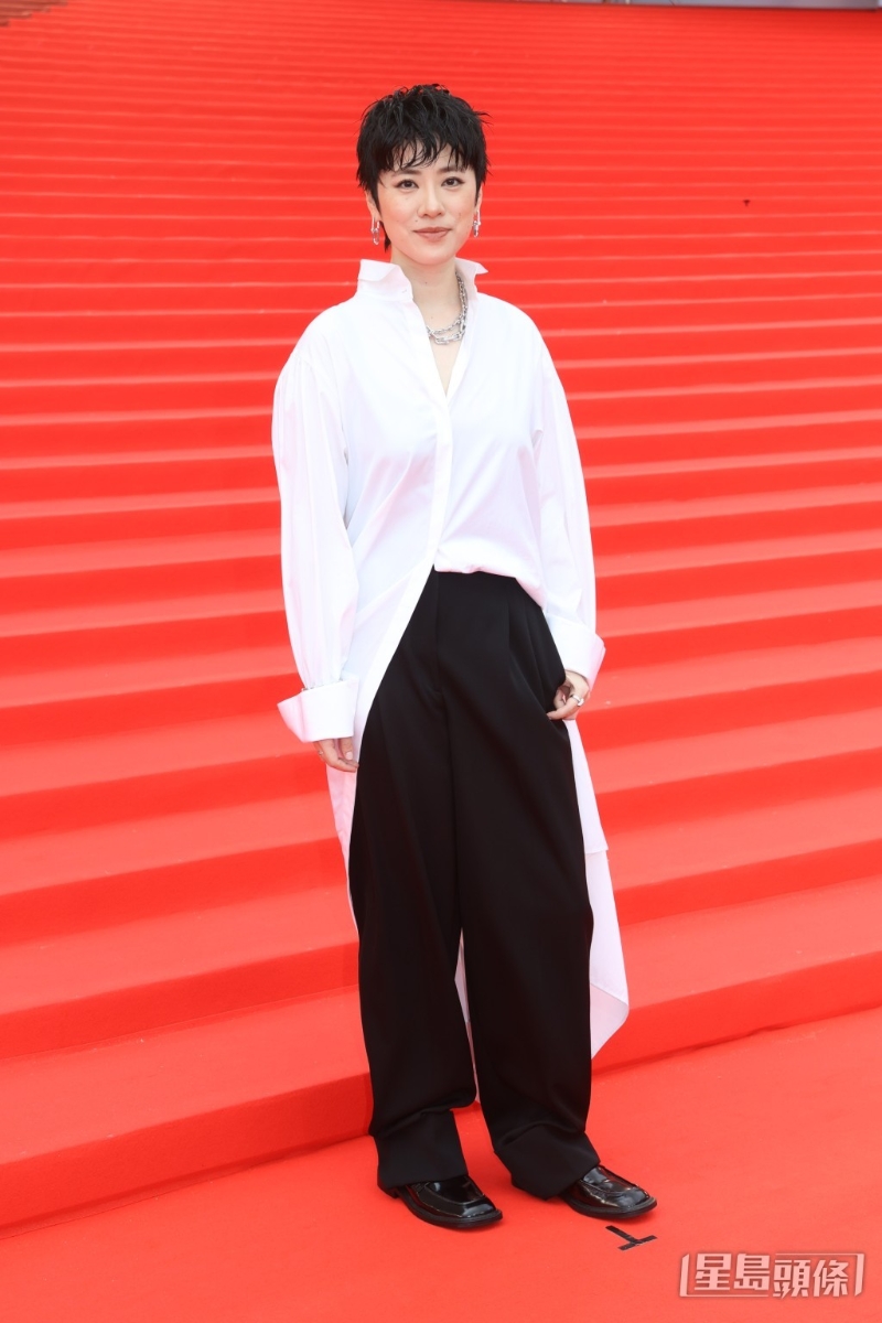 岑寧兒為電影《1人婚禮》創作的主題曲《一個人走走》，獲最佳原創電影歌曲提名。