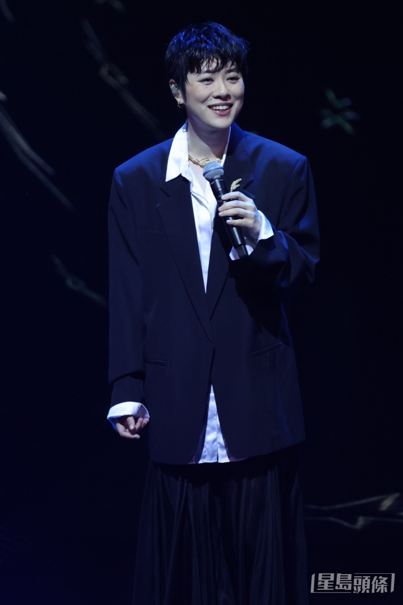 岑寧兒佩戴Chaumet珠寶，演唱候選最佳原創電影《1人婚禮》歌曲。