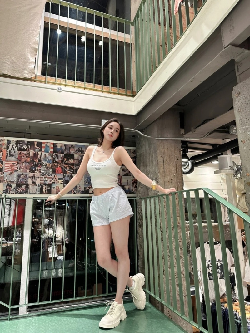 何超欣邪惡角度展示驕人身材3 何超欣邪惡角度展示驕人身材3