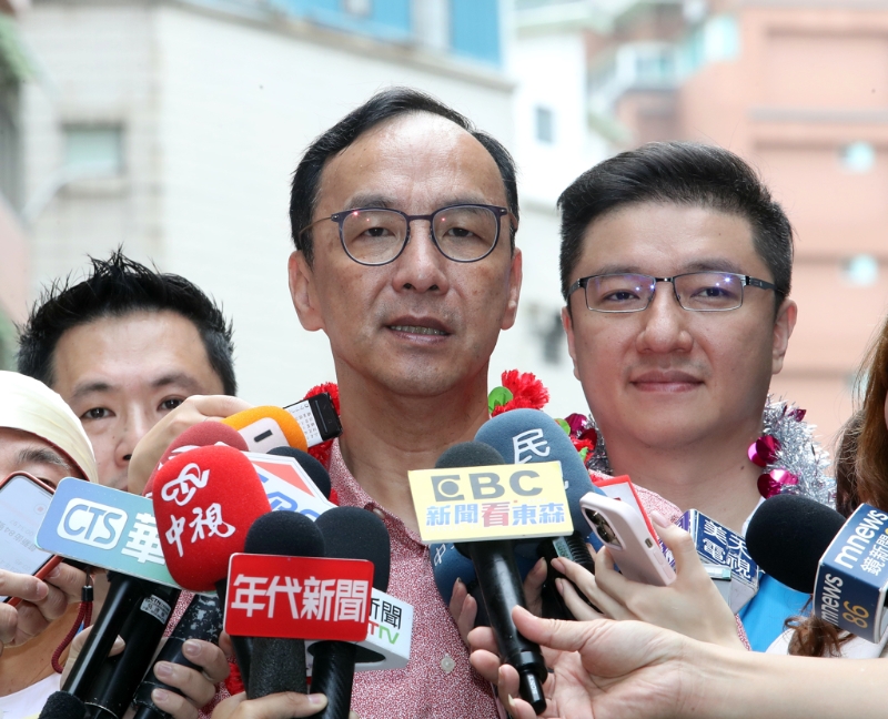 國民黨主席朱立倫(中) 國民黨主席朱立倫(中)