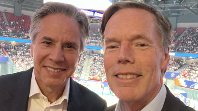 美國駐華大使尼古拉斯·伯恩斯與布林肯欣賞CBA 美國駐華大使尼古拉斯·伯恩斯與布林肯欣賞CBA