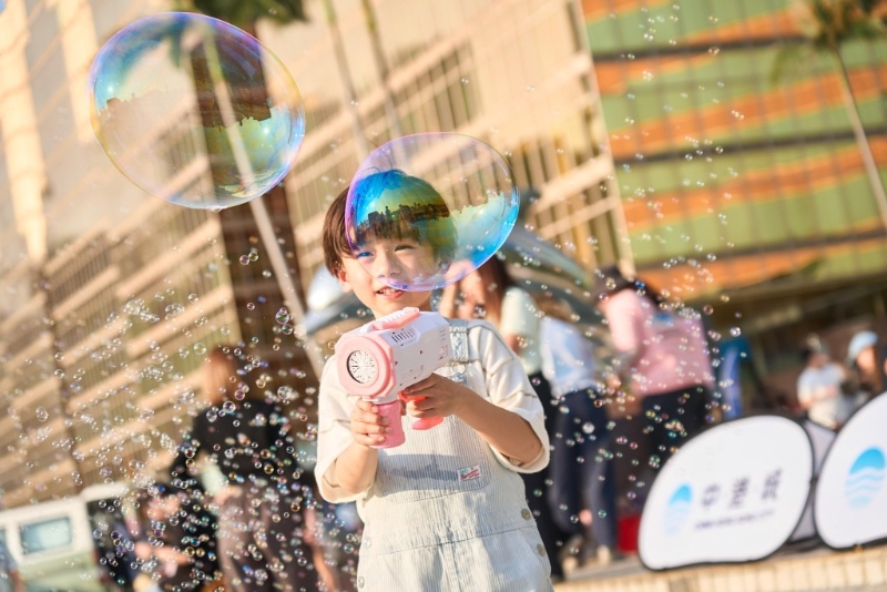 其中更會有由兒童策劃兼做檔主的藝術攤檔及畫作展覽。1