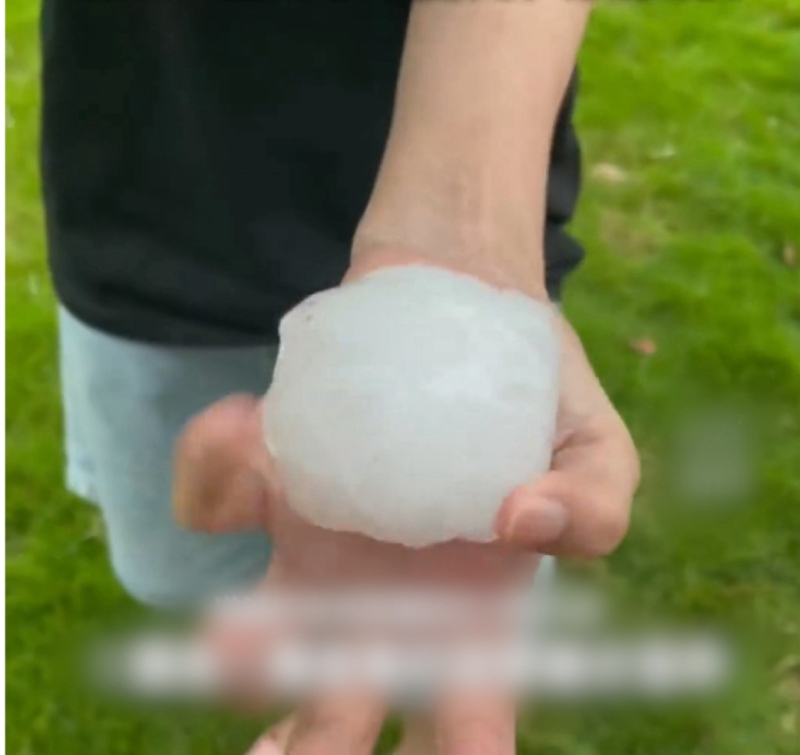 冰雹如拳頭大。