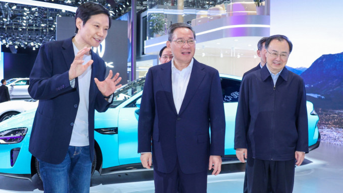 李強參觀小米電動車 李強參觀小米電動車