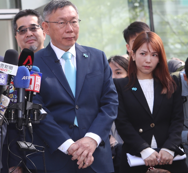 柯文哲(左)、陳智菡(右)