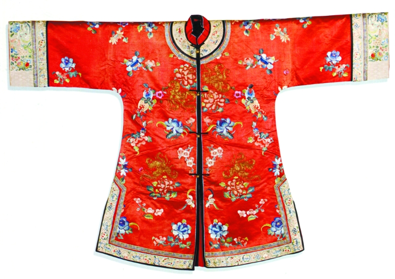 清末紅緞地廣繡金線繡花卉紋對襟漢式氅衣