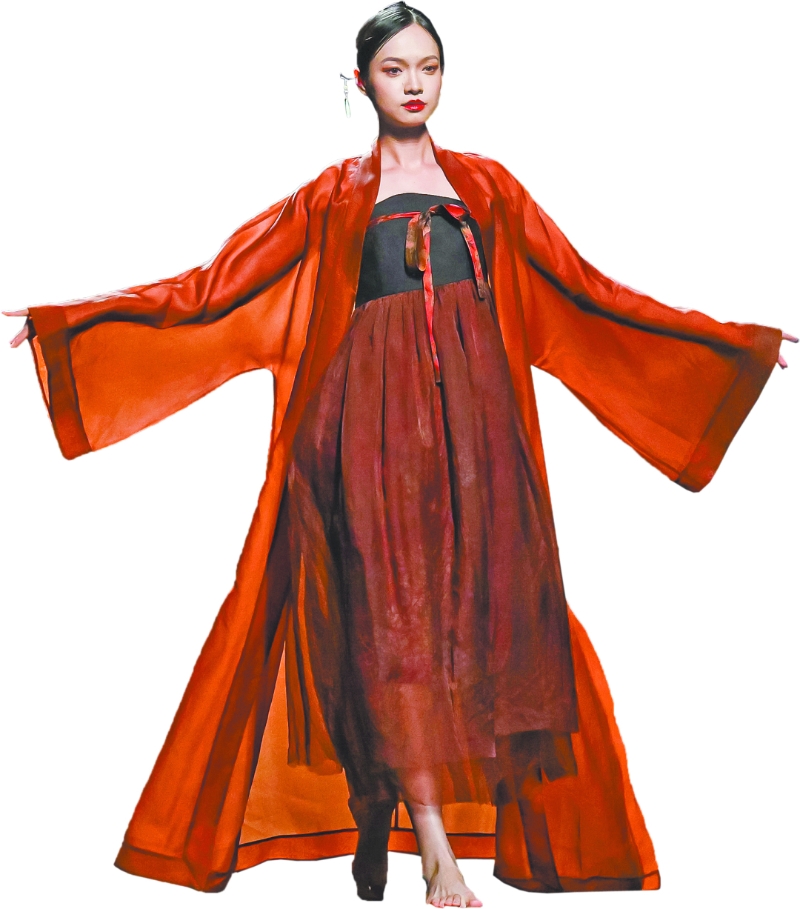 “2023廣東時裝周-秋季”亮相的非遺服裝。（資料圖片）