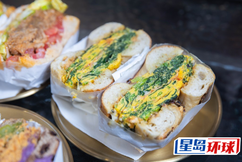 菠菜滑蛋X洋蔥貝果($74) 菠菜滑蛋X洋蔥貝果($74)