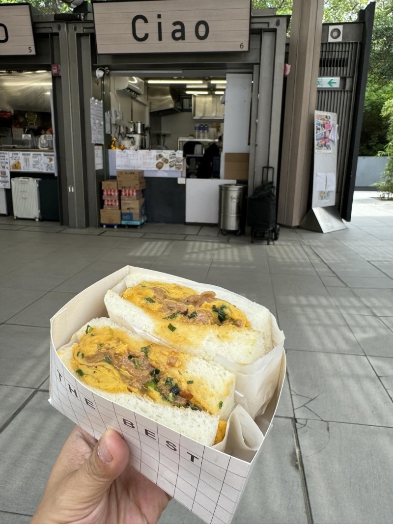 嫩滑厚蛋沙嗲牛肉蔥花三文治+即磨咖啡($28) 嫩滑厚蛋沙嗲牛肉蔥花三文治+即磨咖啡($28)