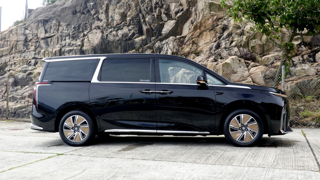 前后軸距3,200mm 前后軸距3,200mm