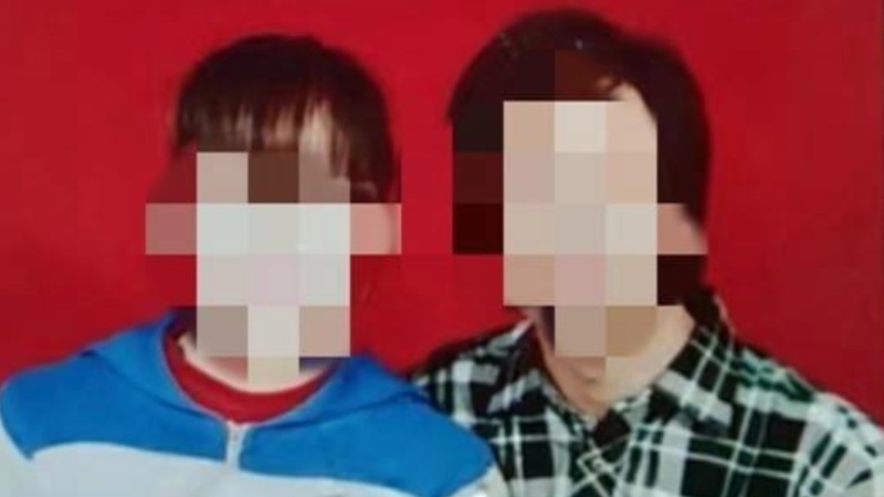 王某霞與丈夫康某喜合照。