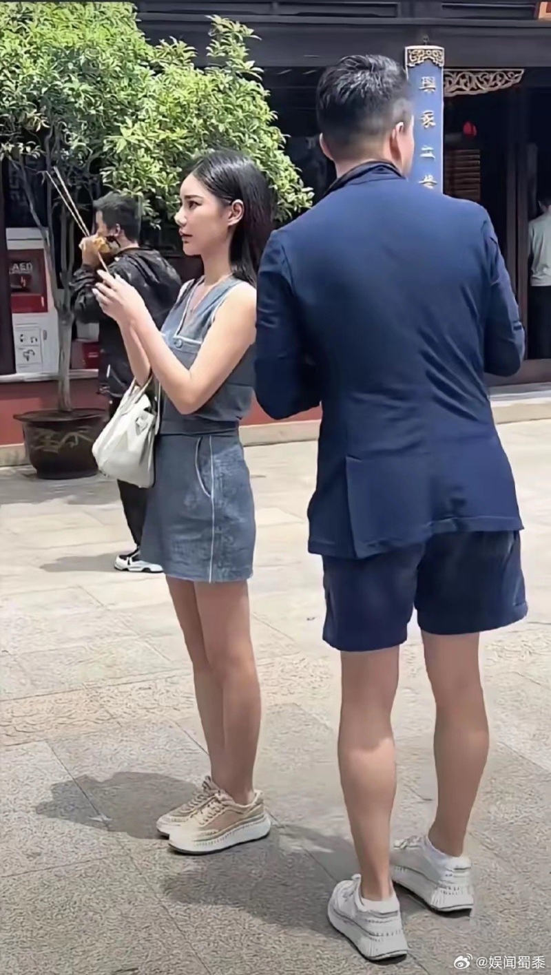 汪小菲帶新婚愛妻寺廟上香1 汪小菲帶新婚愛妻寺廟上香1