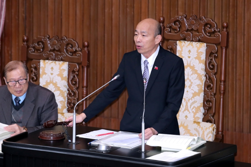 立法院長韓國瑜（右）4日深夜透過媒體群組發布聲明指出，擔任立法院長后專注院內事務，未經手或干涉任何黨務，相關傳言均屬子虛烏有。（資料照／黃世麒攝）