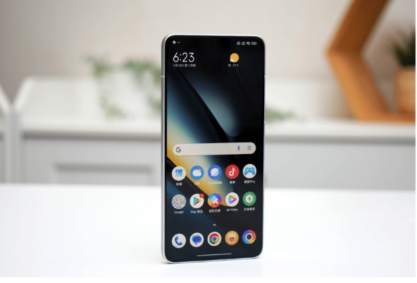 POCO F6 Pro裝有6.67吋2K芒