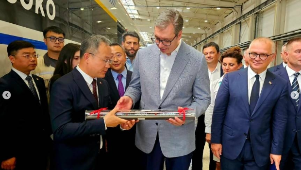 武契奇參觀中國高速列車 武契奇參觀中國高速列車