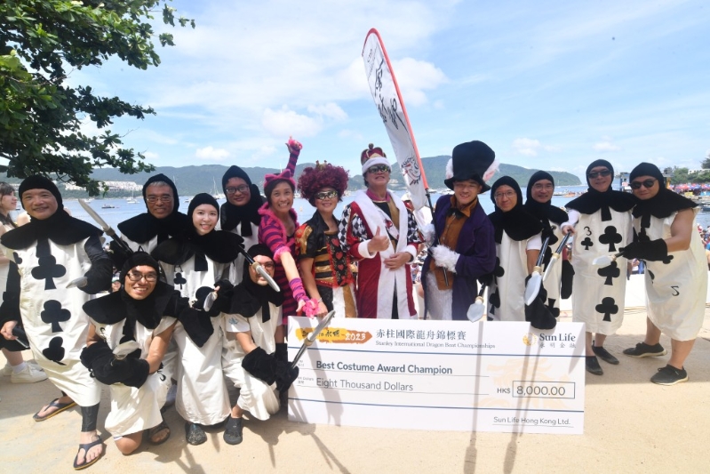 去年有不少選手一起扮鬼扮馬參加赤柱國際龍舟錦標賽2023。 資料圖片