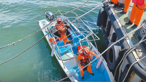 大陸偷渡客駕船闖淡水河1 大陸偷渡客駕船闖淡水河1