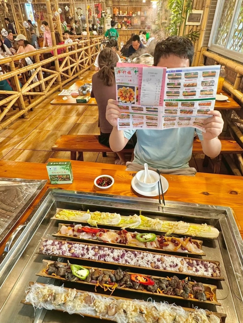 中山美食推介2024｜4. 翠竹樓竹筒菜 做法簡單，菜式現點現做，保留食材原汁原味。（圖片來源：小紅書@林餅餅）