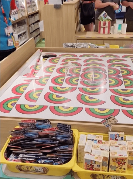 職員用透明膠盅蓋著中獎位置 職員用透明膠盅蓋著中獎位置