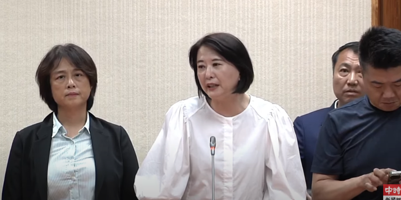 立委王鴻薇控訴。（取自直播）
