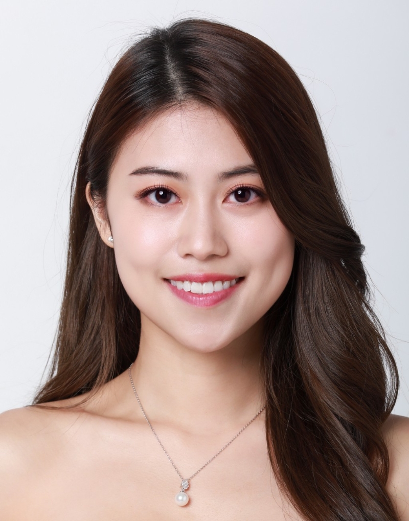 鐘翠詩（Tracy）現年24歲，身高159cm，剛大學畢業。