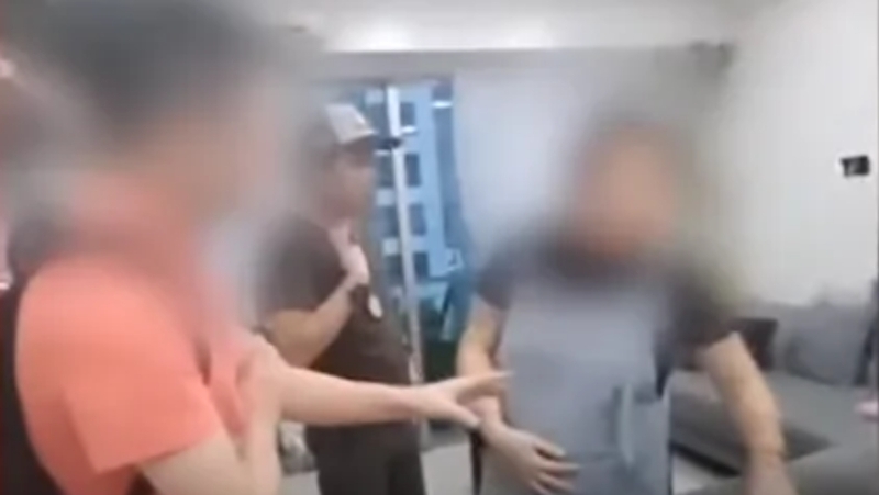 被捕孕婦（右一）為綁架勒索集團頭目之一。