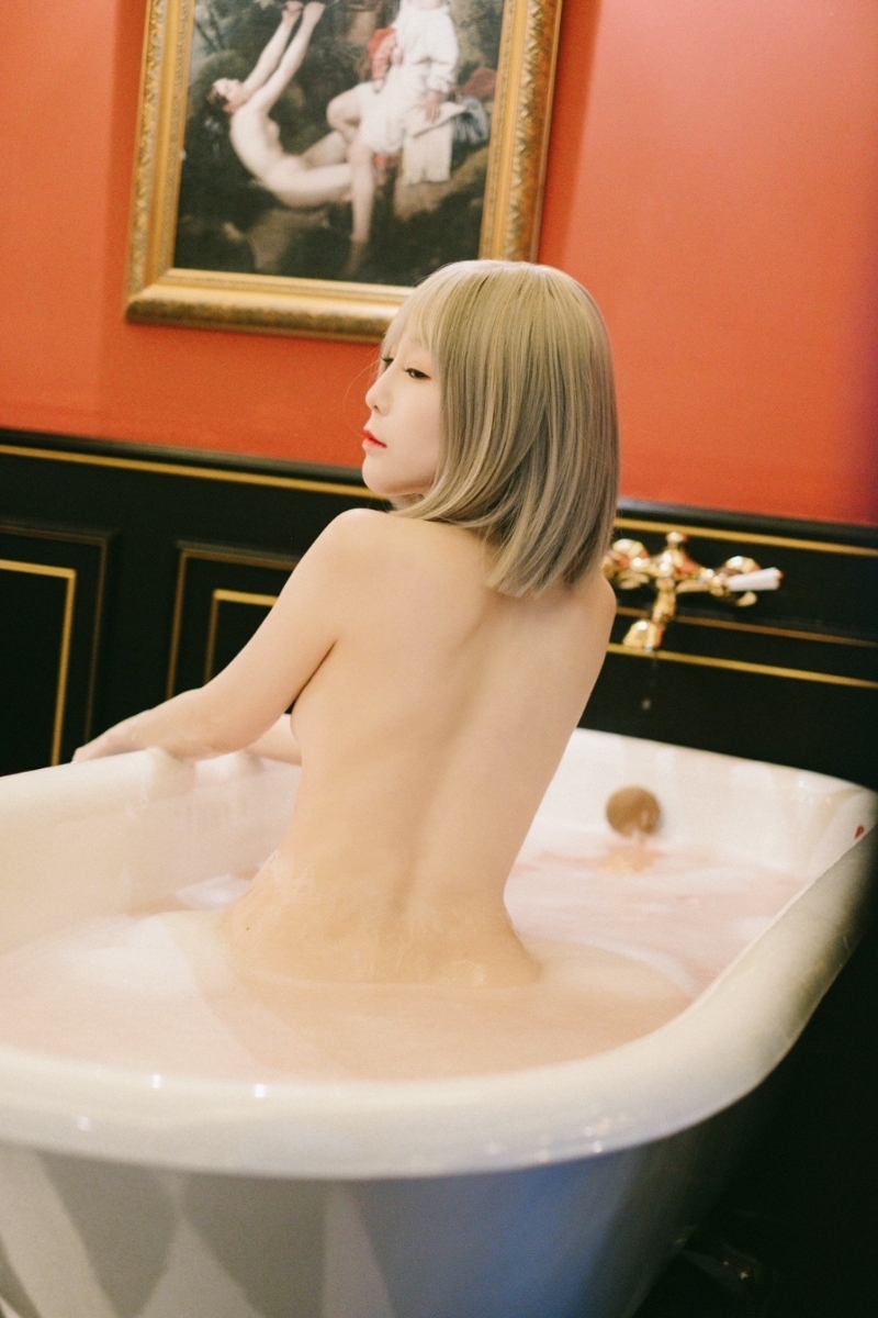 袁晴晴全裸出浴。