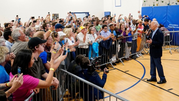 拜登5日在威斯康辛州麥迪遜市謝爾曼中學，出席競選集會