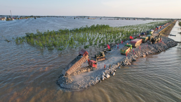 當局預計周二可完成封堵。