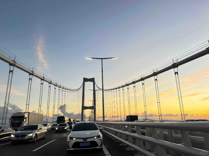 深中通道通車當日大塞車。