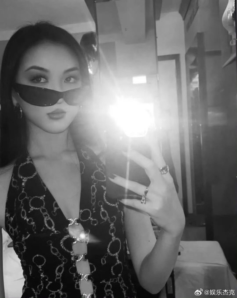 網友贊李嫣神復制王菲的清冷氣質。