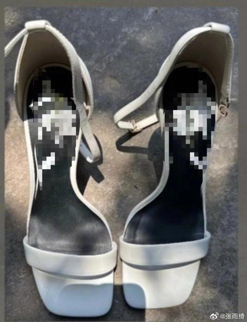 “星女郎”張雨綺坐輪椅代步7 “星女郎”張雨綺坐輪椅代步7