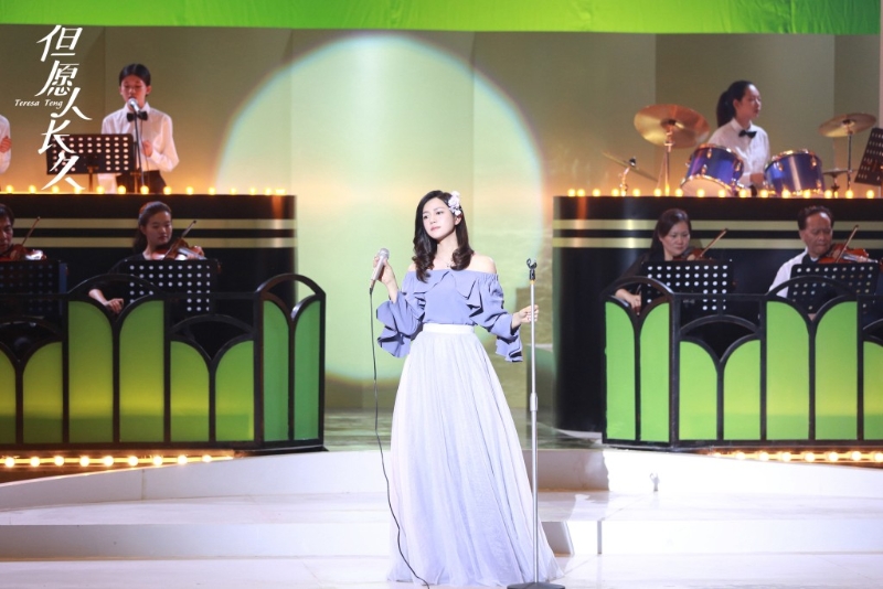 陳妍希穿上復古洋裝、剪短頭發還原鄧麗君造型。1