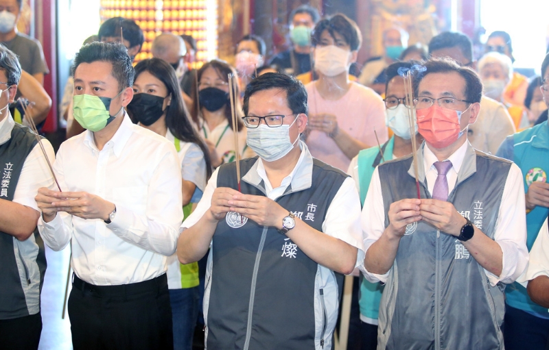 鄭運鵬(右起)、鄭文燦及林智堅2022曾喊“桃園三結義”。