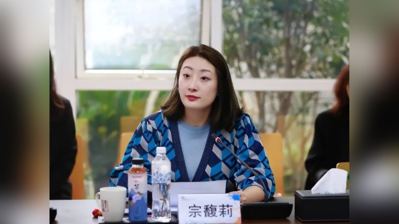 網上傳出宗馥莉辭去娃哈哈的職務后，其去向備受關注。