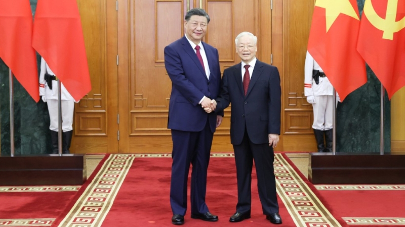 習近平訪問越南時與越共中央總書記阮富仲會談。 新華社